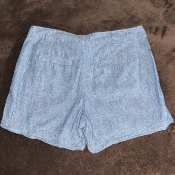 GAP ladies linen style shorts, size 10, 5” short - Picture 2 of 6